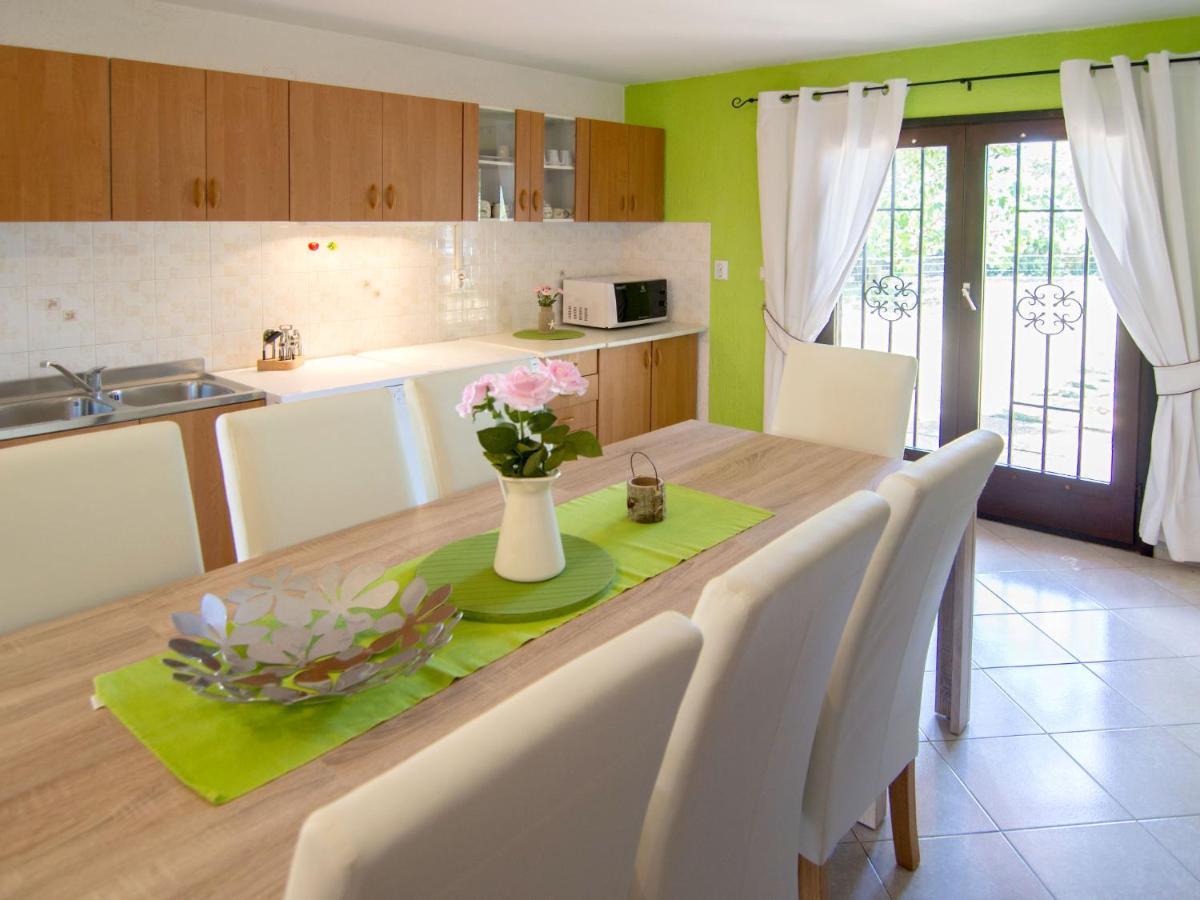 Holiday Home Sara - Prc136 By Interhome Porec Bagian luar foto