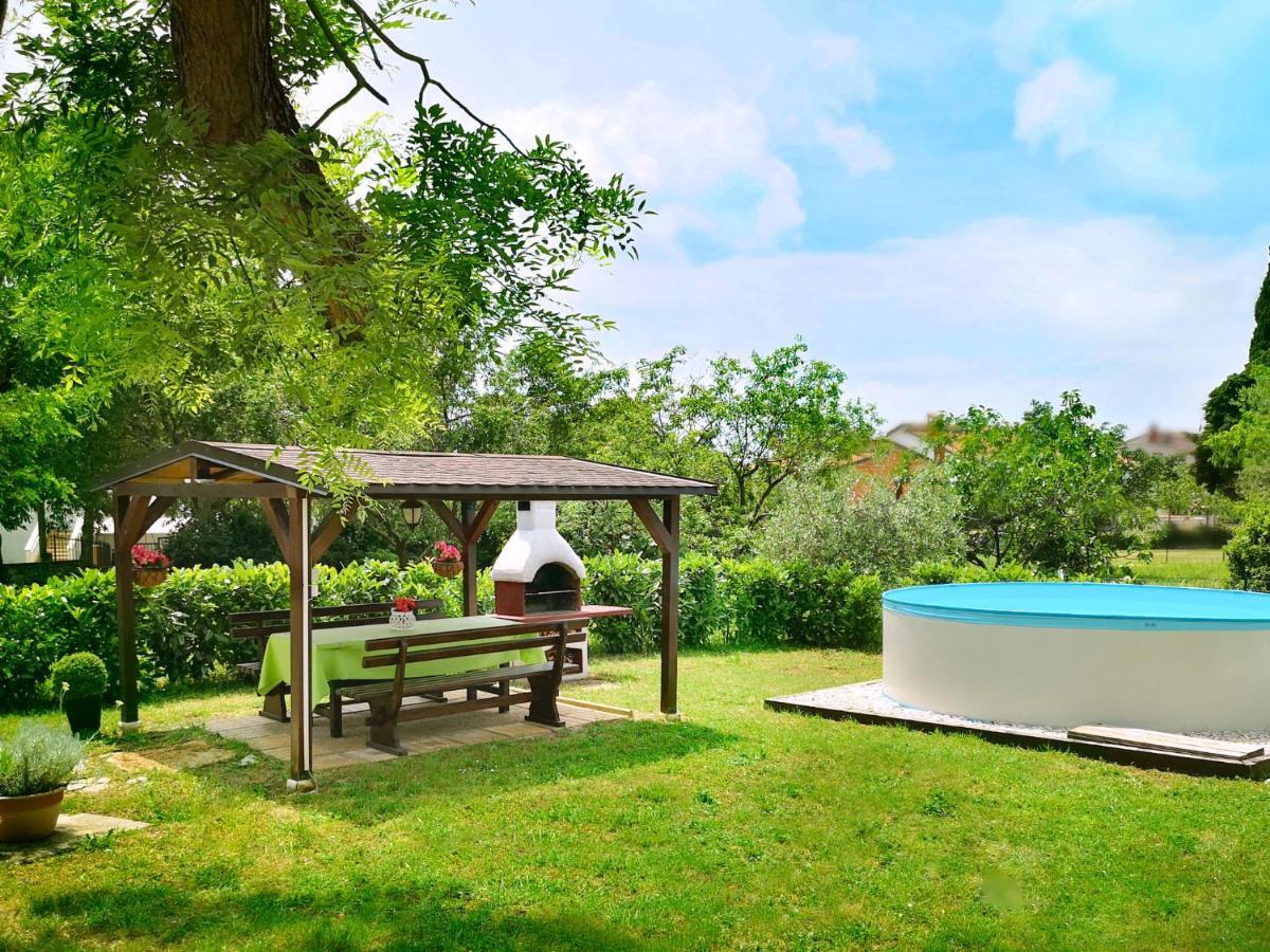 Holiday Home Sara - Prc136 By Interhome Porec Bagian luar foto