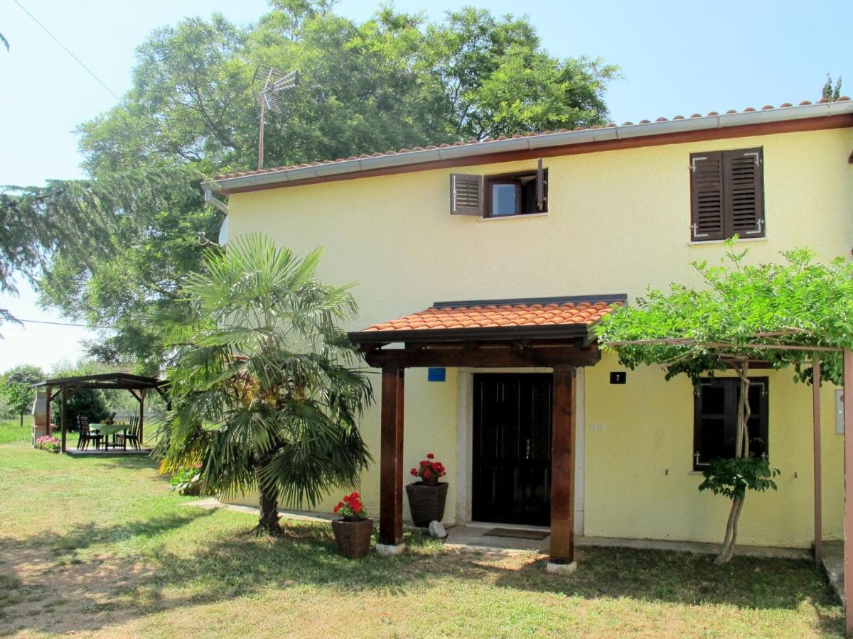 Holiday Home Sara - Prc136 By Interhome Porec Bagian luar foto