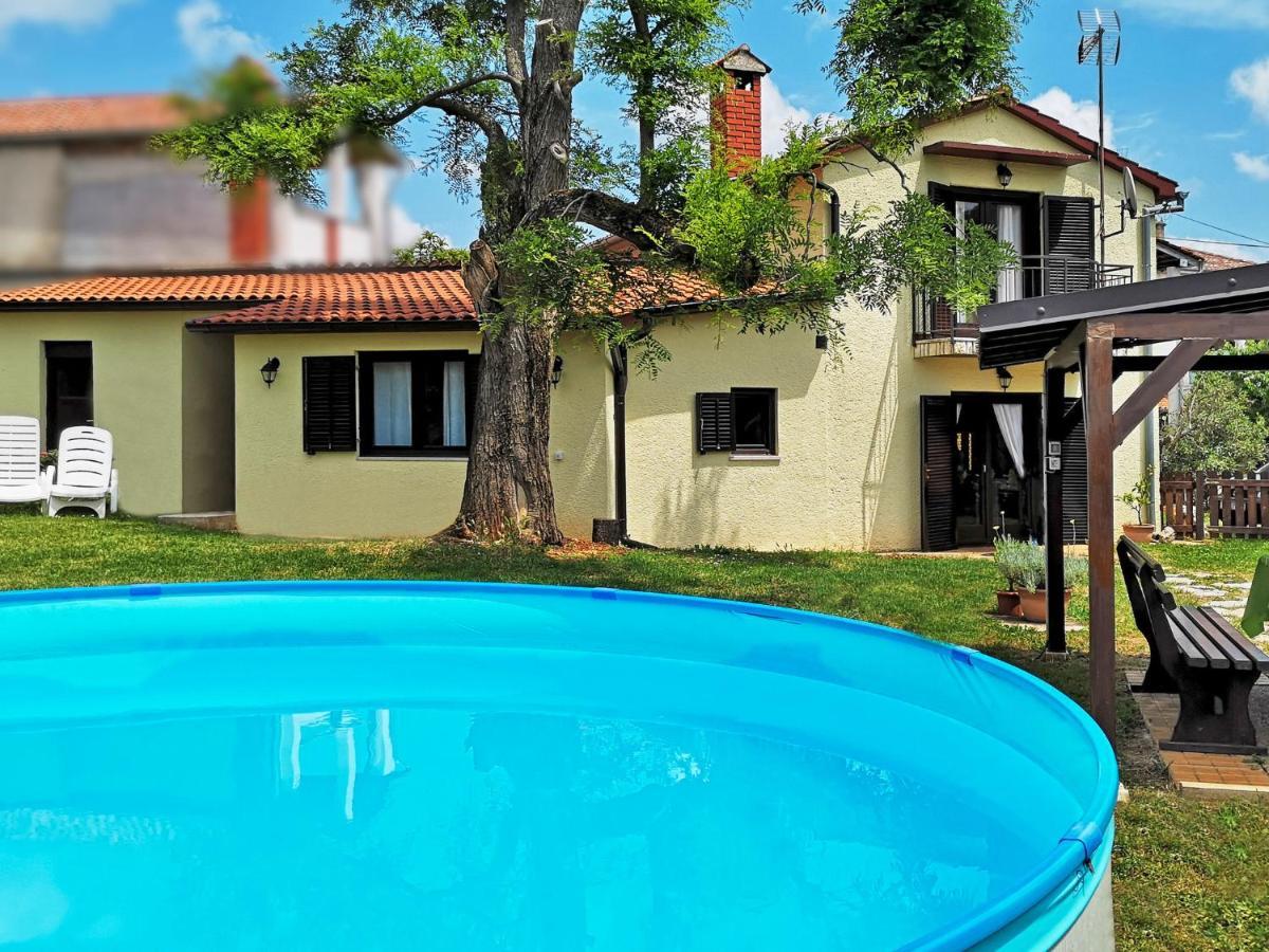 Holiday Home Sara - Prc136 By Interhome Porec Bagian luar foto